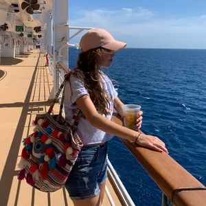 Meet your Posher, Sari